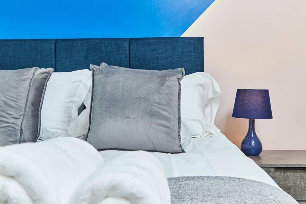New - The Chique Scandic Cambridge Abode - Parking Buitenkant foto